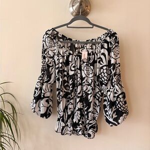 NWT Dressbarn Black and White Floral Blouse Size Small